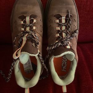 HOKA Women’s 9.5 Tor Summit Waterproof Shoes